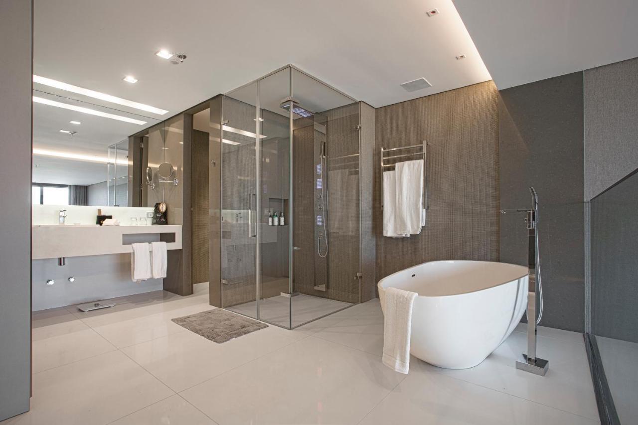 Suryaa Hotel Pinhais, Curio Collection By Hilton 외부 사진