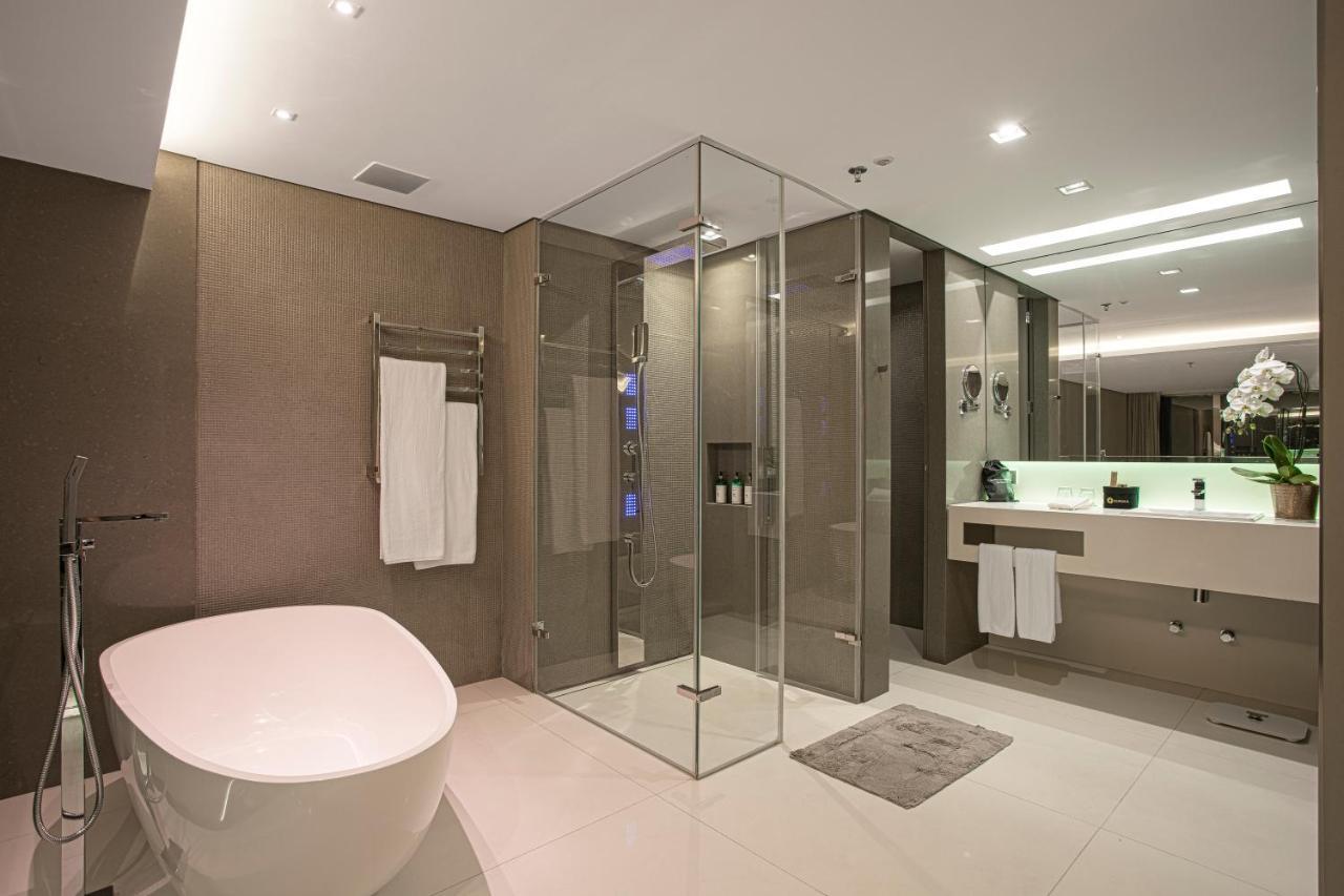 Suryaa Hotel Pinhais, Curio Collection By Hilton 외부 사진